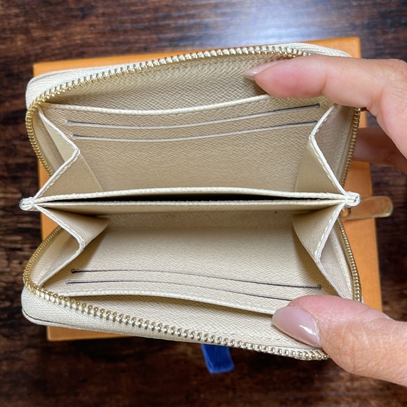 Louis Vuitton Zippy Coin Purse in Damier Azur - Picture 11 of 13